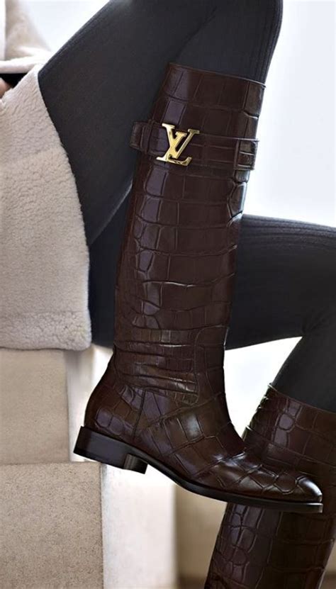 Bottes Louis Vuitton femme occasion .